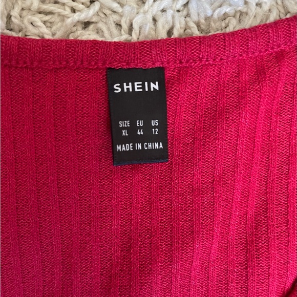 Red crop top - Picture 3 of 3